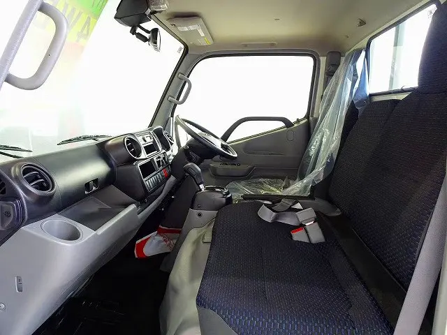 車線逸脱警報装置 衝突被害軽減ブレーキ トラクションコントロール ヘッドライトウォッシャー クリアランスソナー|トヨタ ダイナ 2DG-GDY281(4WD)の写真8