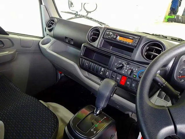 AC PS PW SRS ABS 集中ドアロック AM/FMラジオ ルームミラー式バックモニター アドブルー ターボ フロアAT 2ペダル|トヨタ ダイナ 2DG-GDY281(4WD)の写真9