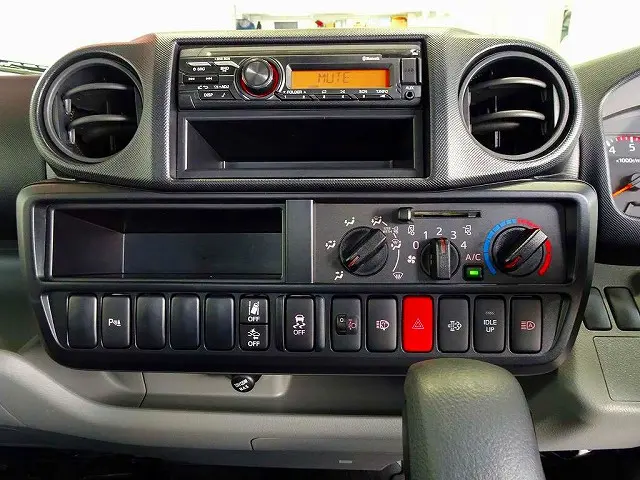 車線逸脱警報装置 衝突被害軽減ブレーキ トラクションコントロール ヘッドライトウォッシャー クリアランスソナー|トヨタ ダイナ 2DG-GDY281(4WD)の写真10