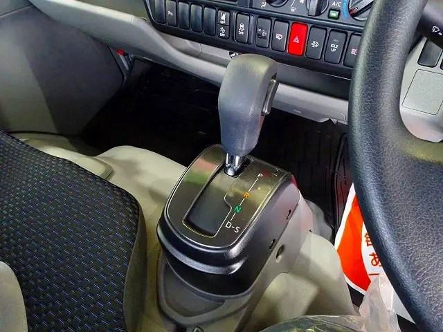フロアAT 2ペダル|トヨタ ダイナ 2DG-GDY281(4WD)の写真13