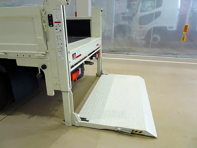 垂直パワーゲート 600kg 極東開発/V601B-1MKT1 長:86cm/有効長:74cm 幅:157cm 左リア支柱PGスイッチ|トヨタ ダイナ 2DG-GDY281(4WD)の写真29