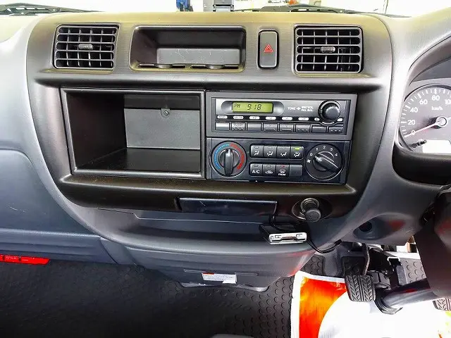 AC PS PW SRS 集中ドアロック 左ミラー電動角度調整 AM/FMラジオ ETC|マツダ ボンゴトラック ABF-SKP2L(4WD)の写真10