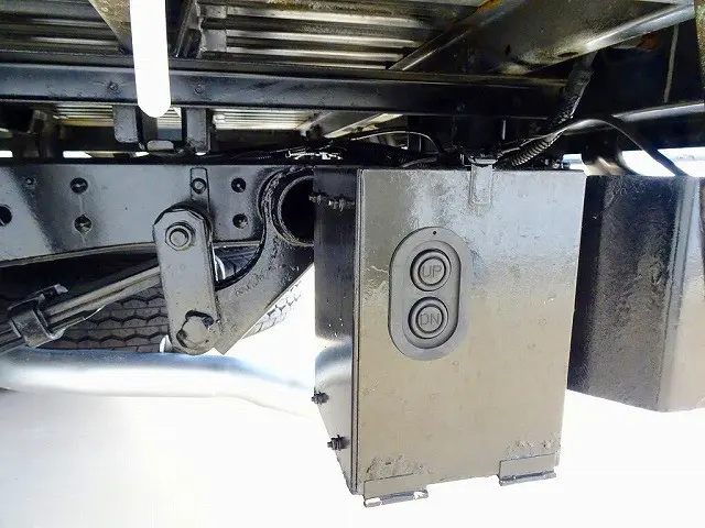 2段折れ式垂直パワーゲート 300kg 極東開発/V300-1SRT1 長:81cm/有効長:70cm 有効幅:140cm 左リア支柱PGスイッチ 左シャシリアPGスイッチコード|マツダ ボンゴトラック ABF-SKP2L(4WD)の写真33