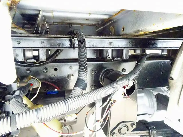 シャーシは 錆止め/マフラー塗装 仕上げに力を入れています。|マツダ ボンゴトラック ABF-SKP2L(4WD)の写真38