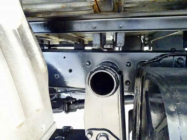 シャーシは 錆止め/マフラー塗装 仕上げに力を入れています。|マツダ ボンゴトラック ABF-SKP2L(4WD)の写真42