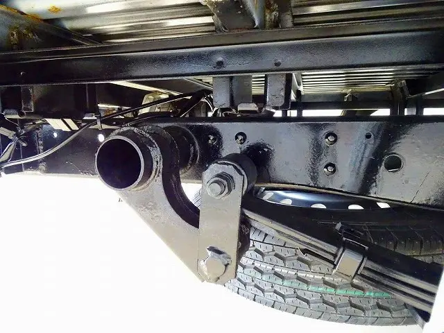 シャーシは 錆止め/マフラー塗装 仕上げに力を入れています。|マツダ ボンゴトラック ABF-SKP2L(4WD)の写真43