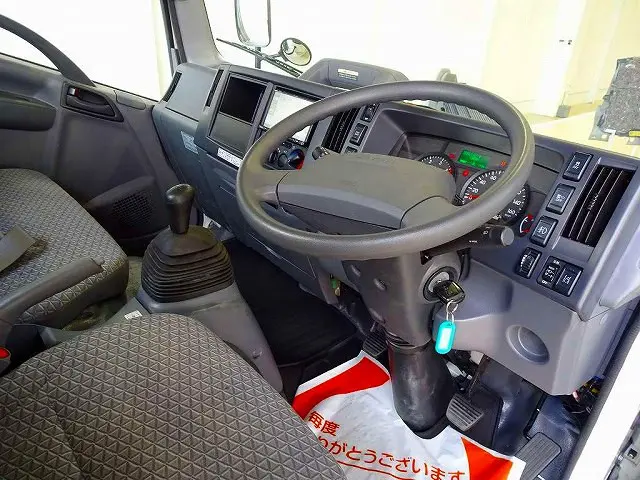 AC　PS　PW　SRS　ABS　キーレス　左電格ミラー　社外メモリーナビ/バックカメラ連動/ワンセグTV/CD(CN-E330D)　バックモニター　ドライブレコーダー　フロア6MT|いすゞ エルフ 2RG-NMR88R(2WD)の写真5