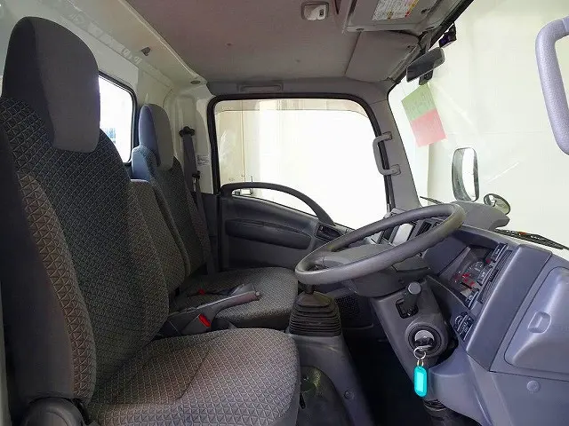 ターボ　排気ブレーキ　坂道発進補助装置　車線逸脱警報装置　衝突被害軽減ブレーキ　アイドリングストップ　フォグランプ　トラクションコントロール　ハイキャブ|いすゞ エルフ 2RG-NMR88R(2WD)の写真6