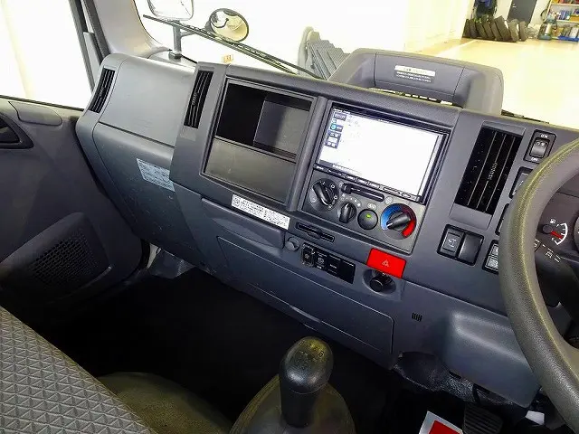 AC　PS　PW　SRS　ABS　キーレス　左電格ミラー　社外メモリーナビ/バックカメラ連動/ワンセグTV/CD(CN-E330D)　バックモニター　ドライブレコーダー　フロア6MT|いすゞ エルフ 2RG-NMR88R(2WD)の写真9