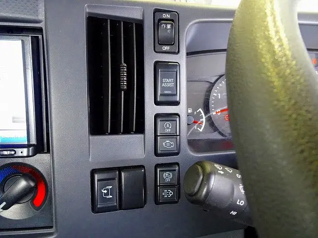 いすゞ エルフ 2RG-NMR88R(2WD)の写真11