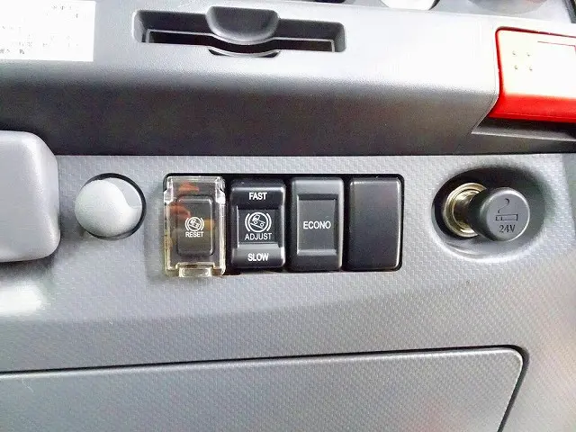 いすゞ エルフ 2RG-NMR88R(2WD)の写真12