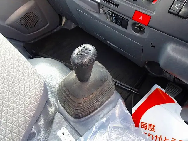 フロア6MT|いすゞ エルフ 2RG-NMR88R(2WD)の写真19