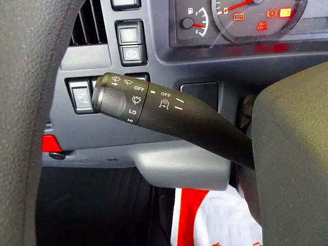 いすゞ エルフ 2RG-NMR88R(2WD)の写真22