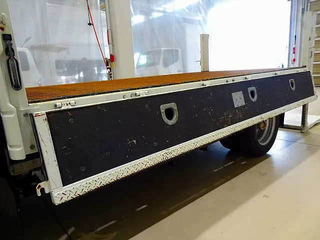 荷台内寸：352×180×38　三方開　左右セイコーラック　左右アオリ上部縞鋼板張り　ロープ穴3対　床縞鋼板張り　鳥居左右作業灯個　垂直PG/800kg付|いすゞ エルフ 2RG-NMR88R(2WD)の写真31