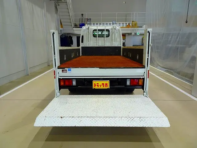 垂直パワーゲート　800kg　極東開発/V802C-1MKT2　長：100cm/有効長：90cm　幅：175cm　左右リア支柱PGスイッチ|いすゞ エルフ 2RG-NMR88R(2WD)の写真34