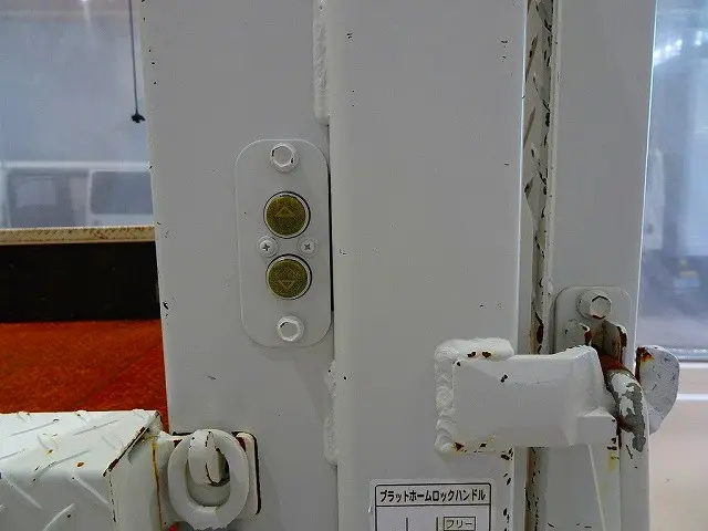 垂直パワーゲート　800kg　極東開発/V802C-1MKT2　長：100cm/有効長：90cm　幅：175cm　左右リア支柱PGスイッチ|いすゞ エルフ 2RG-NMR88R(2WD)の写真37