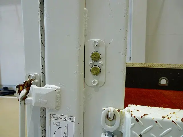 垂直パワーゲート　800kg　極東開発/V802C-1MKT2　長：100cm/有効長：90cm　幅：175cm　左右リア支柱PGスイッチ|いすゞ エルフ 2RG-NMR88R(2WD)の写真38