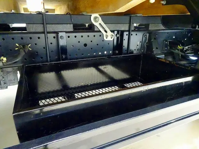 左シャシ中央工具入れケース|いすゞ エルフ 2RG-NMR88R(2WD)の写真44