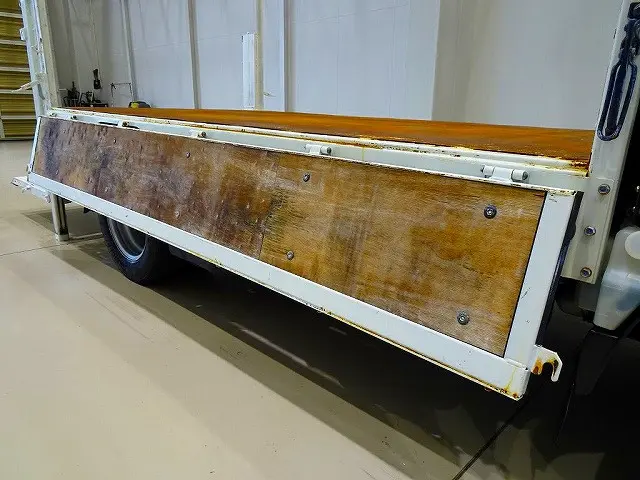 荷台内寸:307×162×38 三方開 床/前立て鳥居鉄板張り 垂直PG/600kg 長:100cm/有効長:87cm 幅:158cm 左リア支柱PG上下スイッチ 左シャシリアPGスイッチコード|いすゞ エルフ TPG-NKS85A(4WD)の写真23