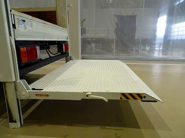 垂直パワーゲート 600kg 新明和/RE06-1133 長:100cm/有効長:87cm 幅:158cm 左リア支柱PG上下スイッチ 左シャシリアPGスイッチコード|いすゞ エルフ TPG-NKS85A(4WD)の写真31