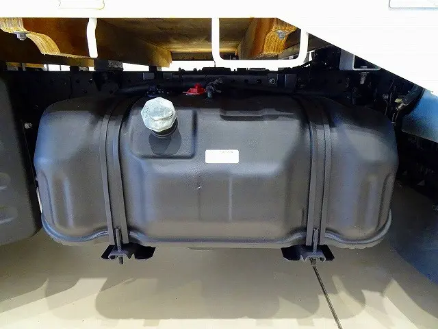 燃料タンク63L ※スペアタイヤ欠品 シャーシは 錆止め/マフラー塗装 仕上げに力を入れています。|いすゞ エルフ TPG-NKS85A(4WD)の写真42