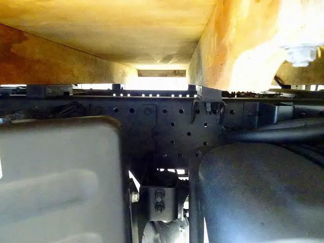 燃料タンク63L ※スペアタイヤ欠品 シャーシは 錆止め/マフラー塗装 仕上げに力を入れています。|いすゞ エルフ TPG-NKS85A(4WD)の写真43