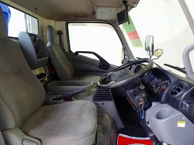 AC　PS　PW　SRS　ABS　キーレス　左電格ミラー　バックモニター(不良)　ターボ　排気ブレーキ　坂道発進補助装置　アイドリングストップ　フォグランプ　室内LED灯(不灯)　オーディオ欠|日野 デュトロ TKG-XZU710M(2WD)の写真6