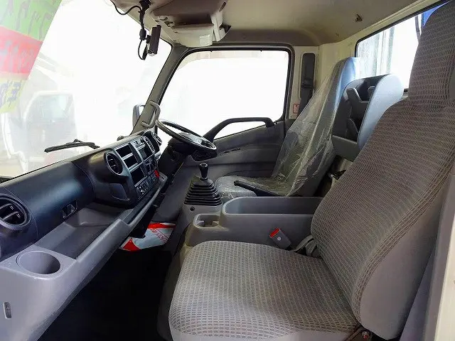AC　PS　PW　SRS　ABS　キーレス　左電格ミラー　バックモニター(不良)　ターボ　排気ブレーキ　坂道発進補助装置　アイドリングストップ　フォグランプ　室内LED灯(不灯)　オーディオ欠|日野 デュトロ TKG-XZU710M(2WD)の写真8