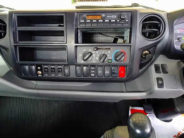 AC　PS　PW　SRS　ABS　キーレス　左電格ミラー　バックモニター(不良)　ターボ　排気ブレーキ　坂道発進補助装置　アイドリングストップ　フォグランプ　室内LED灯(不灯)　オーディオ欠|日野 デュトロ TKG-XZU710M(2WD)の写真10