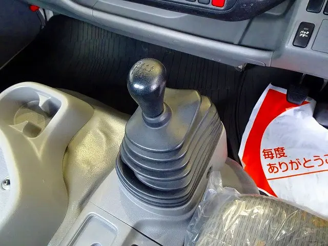 フロア6MT|日野 デュトロ TKG-XZU710M(2WD)の写真15