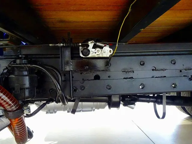 シャーシは 錆止め/マフラー塗装 仕上げに力を入れています。|日野 デュトロ TKG-XZU710M(2WD)の写真38