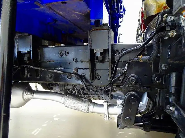 シャーシは 錆止め/マフラー塗装 仕上げに力を入れています。|日野 デュトロ TKG-XZU710M(2WD)の写真43