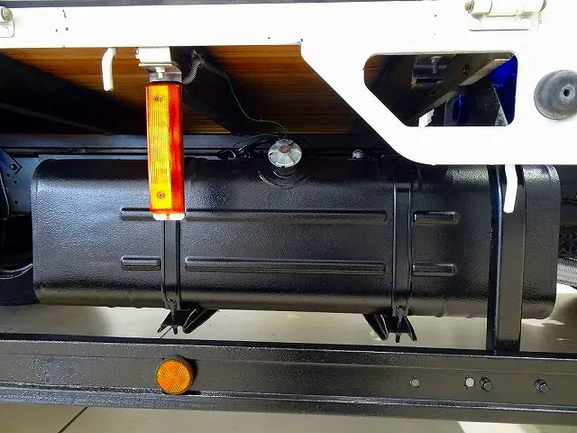 シャーシは 錆止め/マフラー塗装 仕上げに力を入れています。|日野 デュトロ TKG-XZU710M(2WD)の写真44