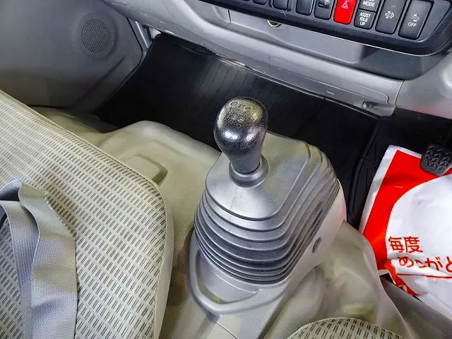 フロア5MT|日野 デュトロ TKG-XZU655M(2WD)の写真15