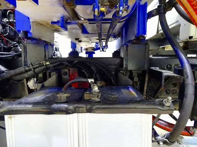 燃料タンク100L シャーシは 錆止め/マフラー塗装 仕上げに力を入れています。|日野 デュトロ TKG-XZU655M(2WD)の写真40