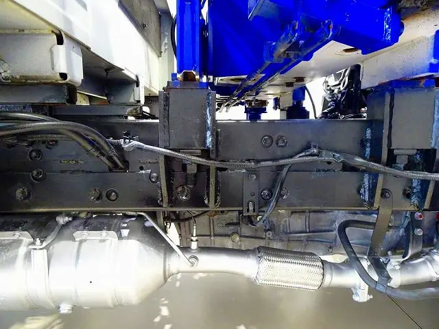 燃料タンク100L シャーシは 錆止め/マフラー塗装 仕上げに力を入れています。|日野 デュトロ TKG-XZU655M(2WD)の写真44