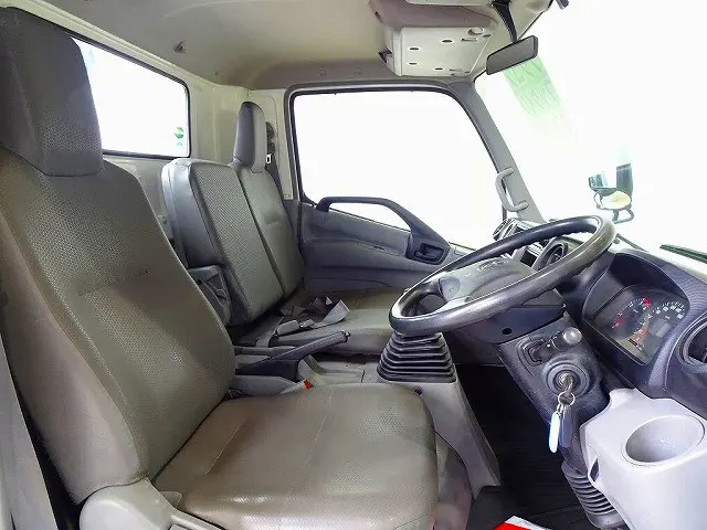 AC PS PW SRS ABS 集中ドアロック AM/FMラジオ ETC ターボ 排気ブレーキ フォグランプ ハイルーフ|トヨタ ダイナ TKG-XZU720(2WD)の写真6