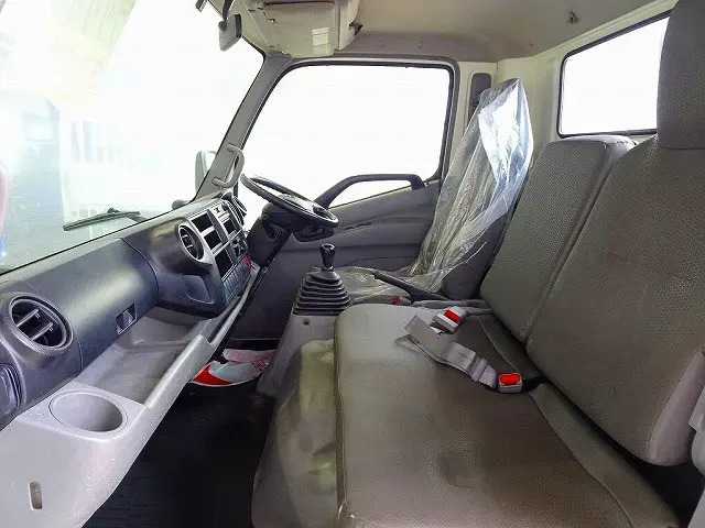 AC PS PW SRS ABS 集中ドアロック AM/FMラジオ ETC ターボ 排気ブレーキ フォグランプ ハイルーフ|トヨタ ダイナ TKG-XZU720(2WD)の写真8