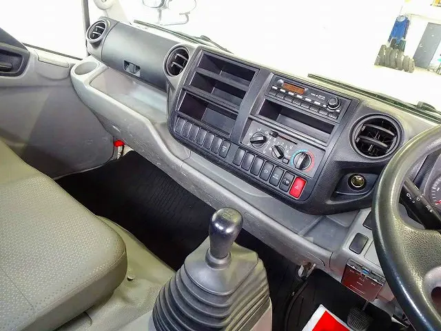 AC PS PW SRS ABS 集中ドアロック AM/FMラジオ ETC ターボ 排気ブレーキ フォグランプ ハイルーフ|トヨタ ダイナ TKG-XZU720(2WD)の写真9