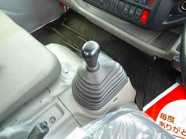 フロア5MT|トヨタ ダイナ TKG-XZU720(2WD)の写真14