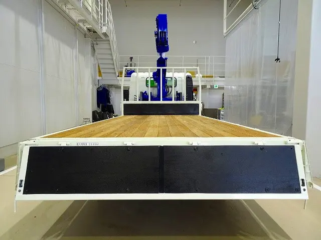 荷台内寸:430×208×38 三方開 床板アピトン張り替え 横ねた13本 タダノ4段 2.6t吊り TM-ZR264 H18年製 ラジコン/フックイン付 ※令和7年4月クレーン年次点検済|トヨタ ダイナ TKG-XZU720(2WD)の写真28