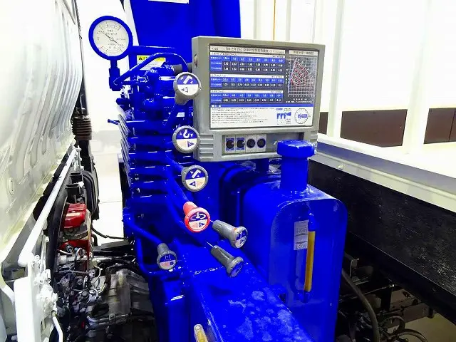 荷台内寸:430×208×38 三方開 床板アピトン張り替え 横ねた13本 タダノ4段 2.6t吊り TM-ZR264 H18年製 ラジコン/フックイン付 ※令和7年4月クレーン年次点検済|トヨタ ダイナ TKG-XZU720(2WD)の写真32