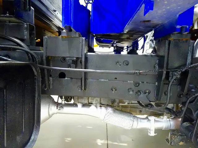 燃料タンク100L シャーシは 錆止め/マフラー塗装 仕上げに力を入れています。|トヨタ ダイナ TKG-XZU720(2WD)の写真42