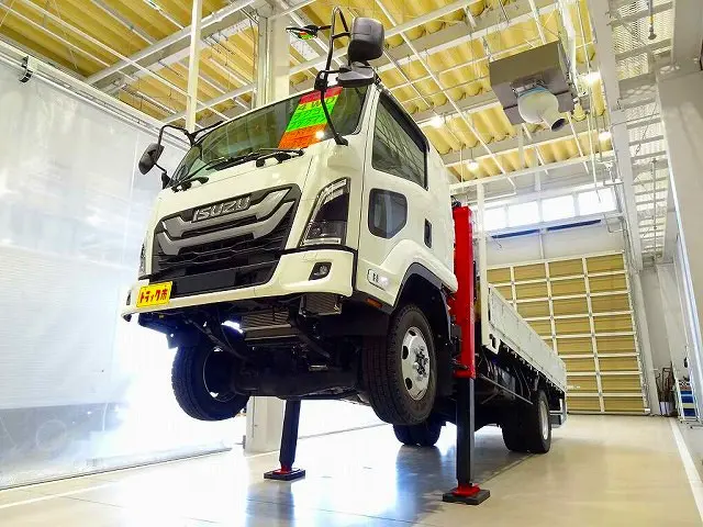 お問合せ管理No.E311　R7 フォワード 1.9t 4WD 標準ベッド付 ユニック3段セルフクレーン付 210ps 未使用車|いすゞ フォワード 2RG-FRS90J4(4WD)の写真1
