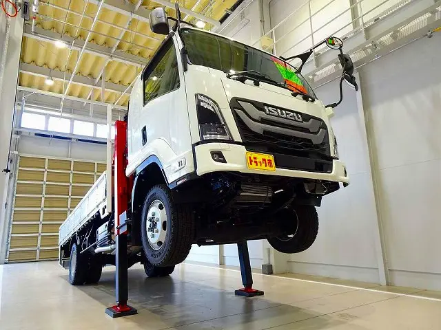 お問合せ管理No.E311　R7 フォワード 1.9t 4WD 標準ベッド付 ユニック3段セルフクレーン付 210ps 未使用車|いすゞ フォワード 2RG-FRS90J4(4WD)の写真2