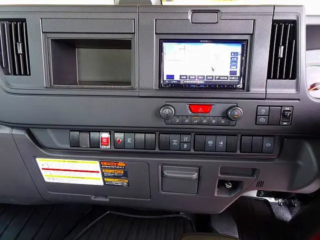 車線逸脱警報装置　衝突被害軽減ブレーキ　アイドリングストップ　フォグランプ　トラクションコントロール　室内LED灯|いすゞ フォワード 2RG-FRS90J4(4WD)の写真13