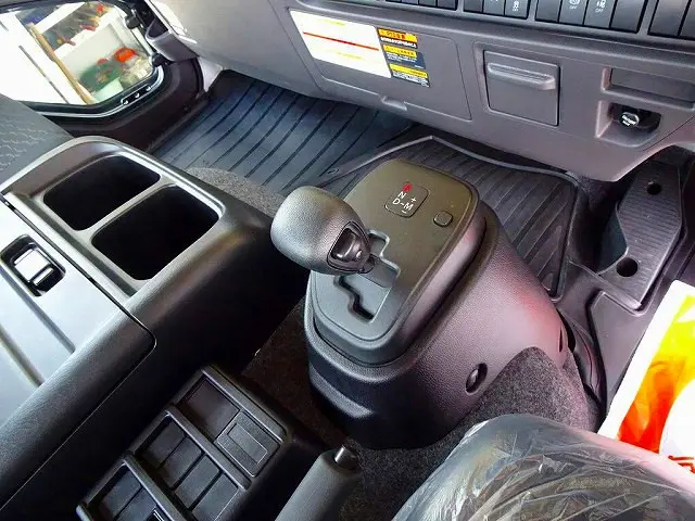 フロアAT　2ペダル|いすゞ フォワード 2RG-FRS90J4(4WD)の写真18