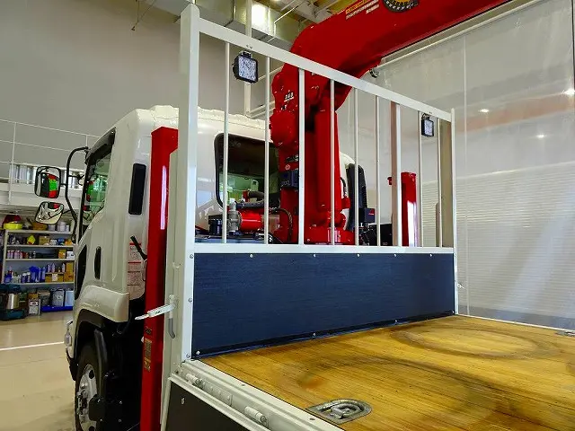 荷台内寸：466×218×40　三方開　横ねた13本　埋め込みフック4対　鳥居作業灯2個　リアブル積み加工/3t日軽アルミブリッジ3600ｍｍ2本　荷台用幌シート　ユニック3段2.9t吊セルフクレーン|いすゞ フォワード 2RG-FRS90J4(4WD)の写真25