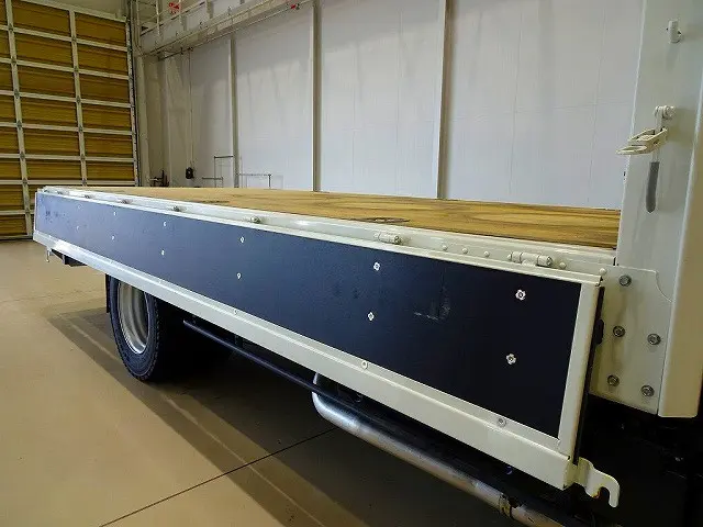 荷台内寸：466×218×40　三方開　横ねた13本　埋め込みフック4対　鳥居作業灯2個　リアブル積み加工/3t日軽アルミブリッジ3600ｍｍ2本　荷台用幌シート　ユニック3段2.9t吊セルフクレーン|いすゞ フォワード 2RG-FRS90J4(4WD)の写真26