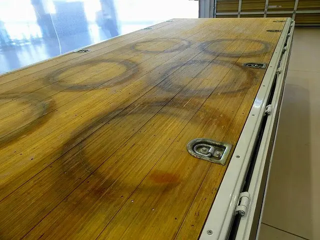 荷台内寸：466×218×40　三方開　横ねた13本　埋め込みフック4対　鳥居作業灯2個　リアブル積み加工/3t日軽アルミブリッジ3600ｍｍ2本　荷台用幌シート　ユニック3段2.9t吊セルフクレーン|いすゞ フォワード 2RG-FRS90J4(4WD)の写真29